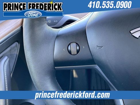 Used 2024 Tesla Model Y 2WD image 17