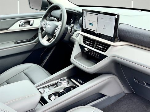 New 2025 Ford Explorer Active w/ Active Comfort Package image 6