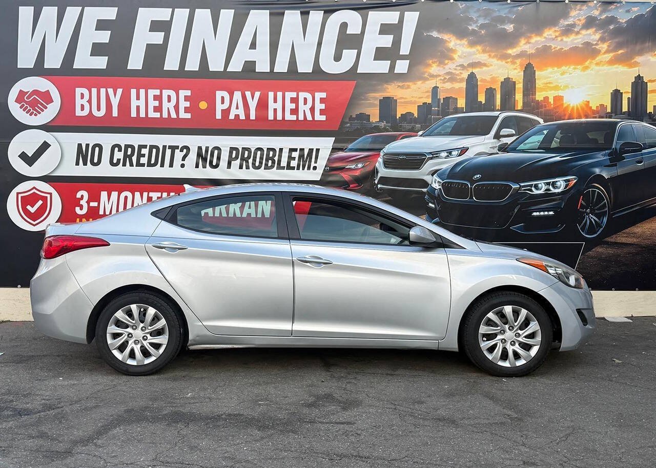 Used 2012 Hyundai Elantra GLS FWD image 3