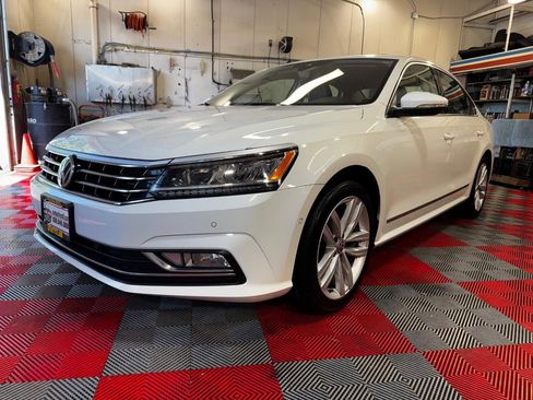 Used 2018 Volkswagen Passat 2.0T SEL Premium FWD image 3