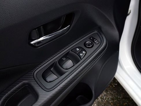 Used 2021 Nissan Versa SV image 14