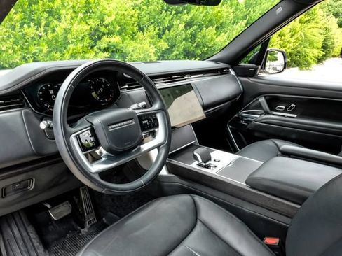 Used 2024 Land Rover Range Rover SE AWD/4WD image 3