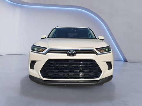 Used 2024 Toyota Grand Highlander AWD image 9