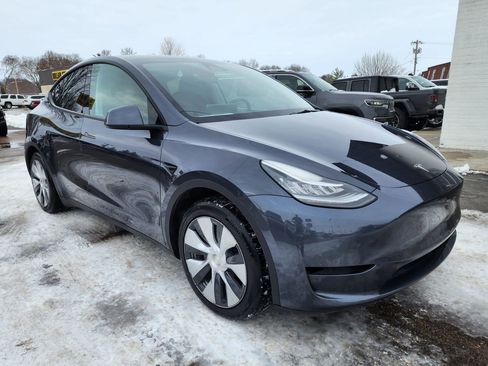 Used 2023 Tesla Model Y Long Range image 2