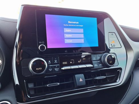 Used 2024 Toyota Highlander LE image 23