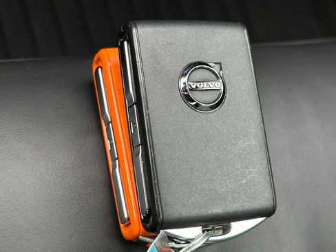 Certified 2024 Volvo S60 T8 Ultimate image 32