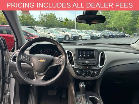 Used 2020 Chevrolet Equinox LT FWD image 2