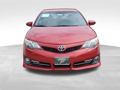 Used 2014 Toyota Camry SE FWD image 2