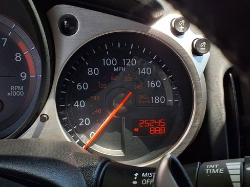 Used 2013 Nissan 370Z Touring RWD image 12