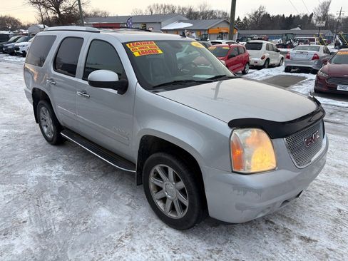Used 2011 GMC Yukon Denali image 1