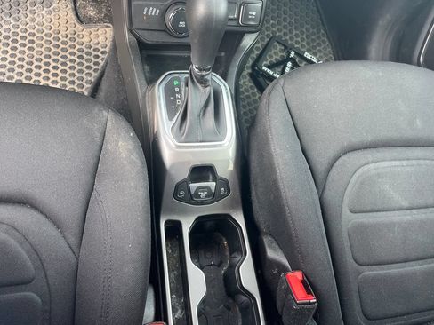 Used 2022 Jeep Renegade Latitude AWD/4WD image 18
