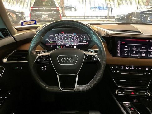 Used 2023 Audi e-tron GT Premium Plus image 5