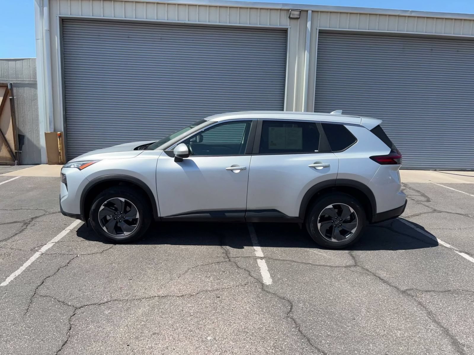 Used 2025 Nissan Rogue SV FWD image 8
