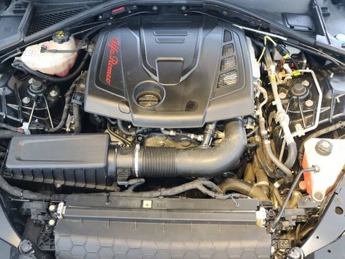 Used 2019 Alfa Romeo Giulia Ti AWD/4WD image 43