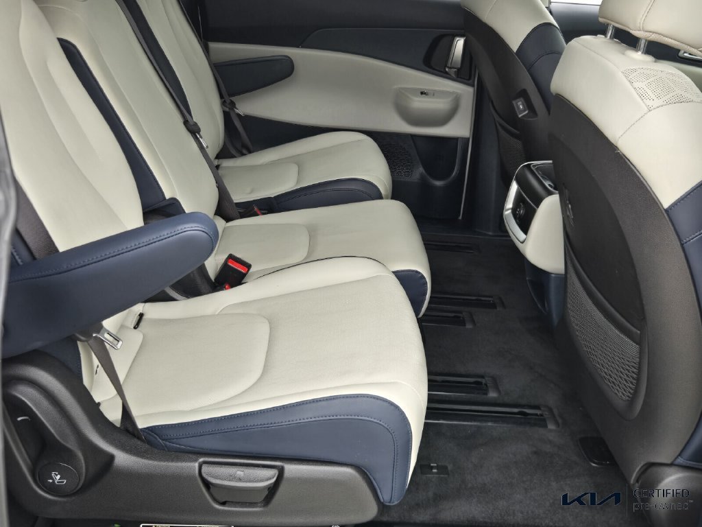 Certified 2025 Kia Carnival EX FWD image 17