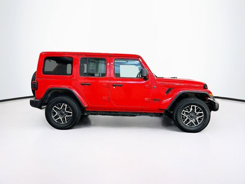 Used 2025 Jeep Wrangler Sahara image 10