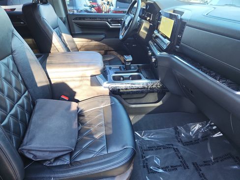 Used 2023 GMC Sierra 1500 Elevation w/ Preferred Package image 3