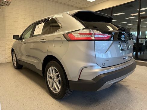 Used 2024 Ford Edge SEL AWD/4WD image 3