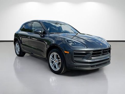 Certified 2025 Porsche Macan AWD/4WD image 7