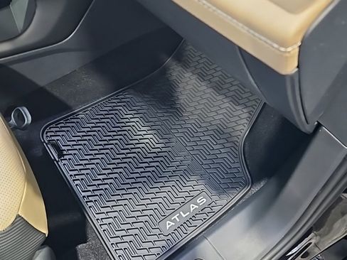 New 2026 Volkswagen Atlas Cross Sport SE image 14