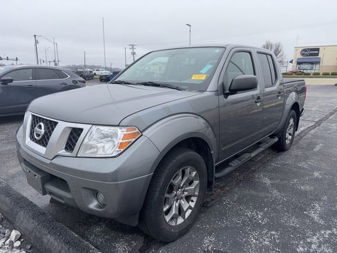 Used 2020 Nissan Frontier SV image 3