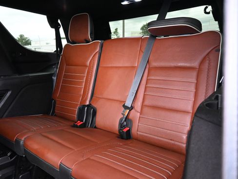 Used 2023 GMC Yukon Denali Ultimate image 32