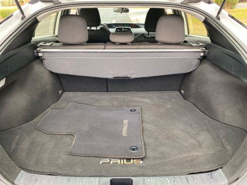 Used 2022 Toyota Prius LE FWD image 9