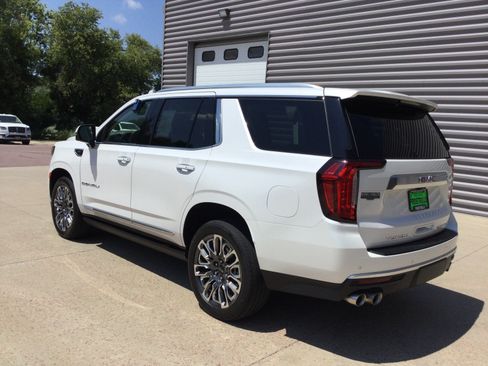 Used 2022 GMC Yukon Denali w/ Denali Premium Package AWD/4WD image 7