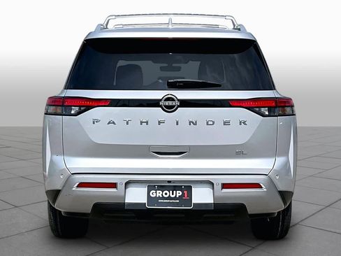 Used 2023 Nissan Pathfinder SL image 4