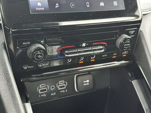 Used 2023 Jeep Grand Cherokee Laredo AWD/4WD image 16