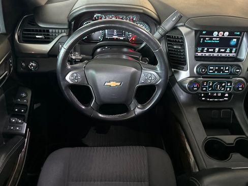 Used 2019 Chevrolet Suburban LS RWD image 11