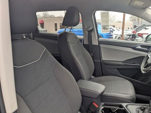 Used 2024 Volkswagen Taos SE image 29