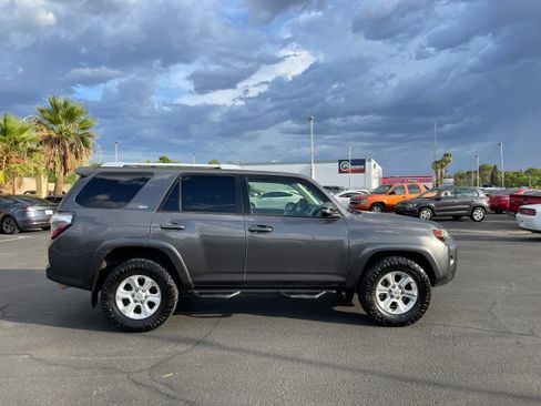 Used 2016 Toyota 4Runner SR5 Premium image 6