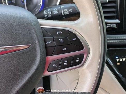 Used 2021 Chrysler Pacifica Limited AWD/4WD image 18