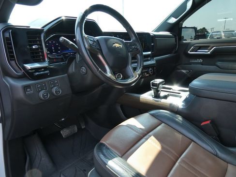 Certified 2023 Chevrolet Silverado 1500 High Country w/ High Country Premium Package AWD/4WD image 24