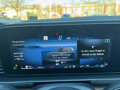 Used 2024 Mercedes-Benz GLS 450 4MATIC image 42