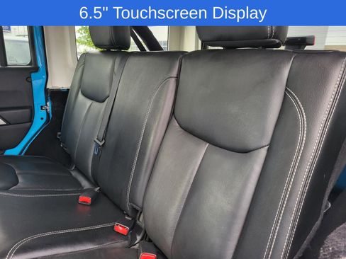 Used 2017 Jeep Wrangler Unlimited Sahara w/ Connectivity Group AWD/4WD image 17
