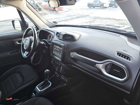 Used 2018 Jeep Renegade Latitude w/ Cold Weather Group image 21