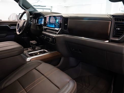 Used 2023 Chevrolet Silverado 1500 High Country w/ High Country Premium Package AWD/4WD image 26