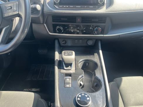 Used 2024 Nissan Rogue S AWD/4WD image 11