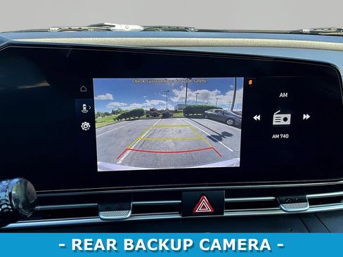 Used 2024 Hyundai Elantra SEL FWD image 13