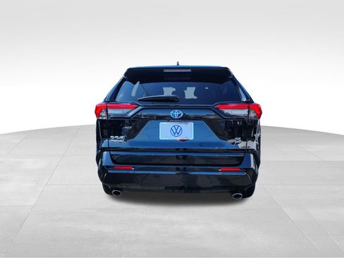 Used 2022 Toyota RAV4 SE w/ Weather & Moonroof Package image 4