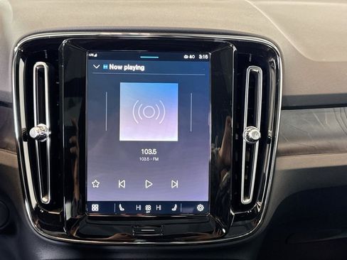 Used 2023 Volvo XC40 Recharge Plus image 15