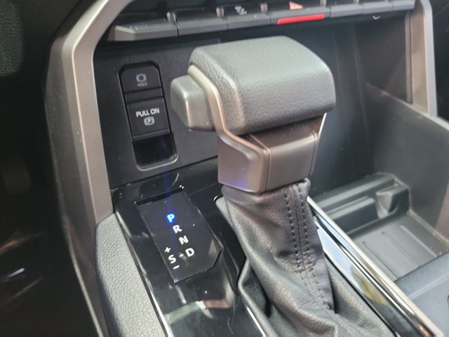 Used 2022 Toyota Tundra SR5 w/ SR5 Convenience Package AWD/4WD image 28