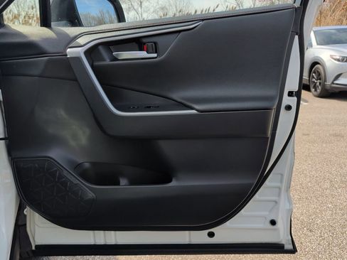 Used 2022 Toyota RAV4 XSE w/ Premium Package image 31