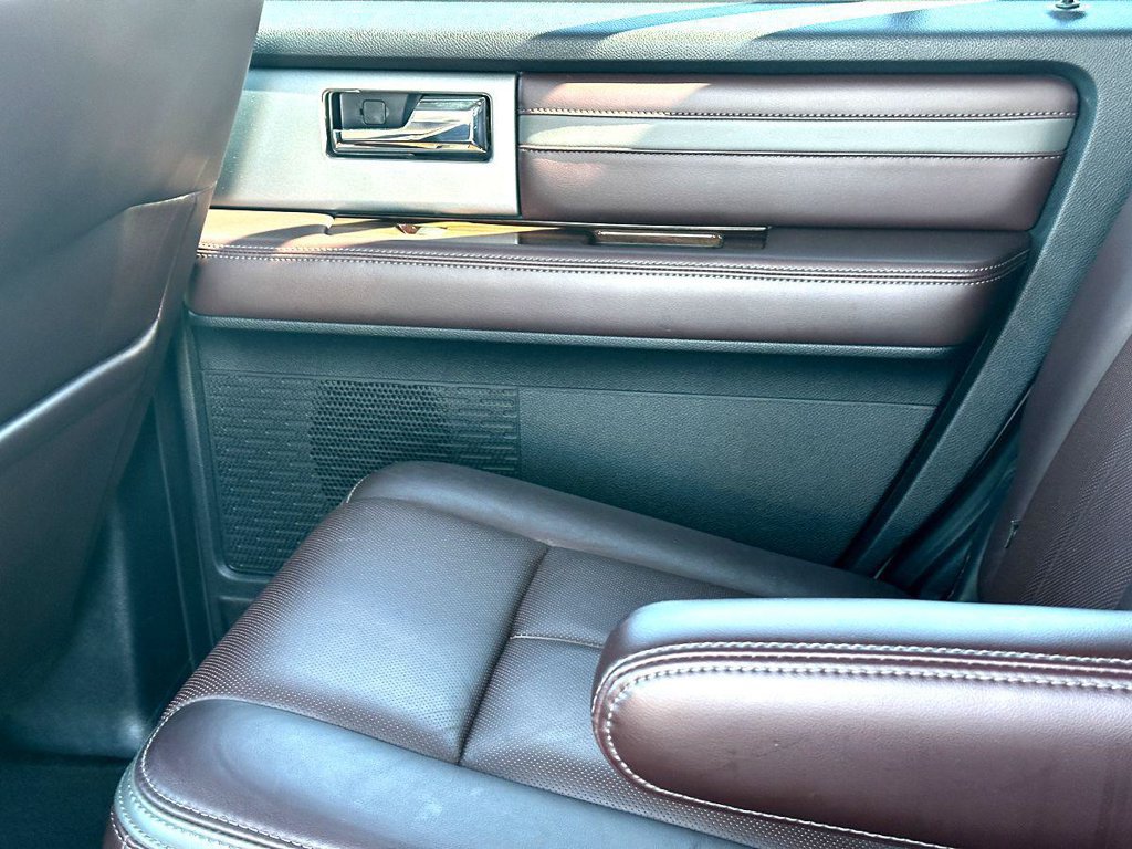 Used 2015 Ford Expedition Platinum RWD image 22