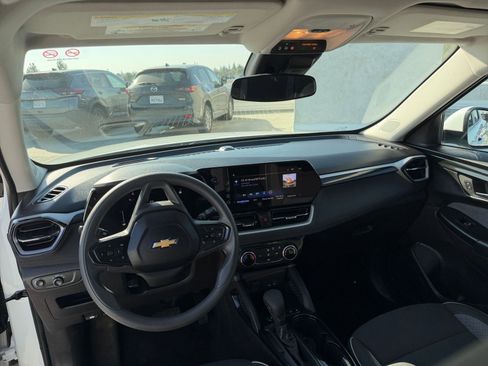 Used 2025 Chevrolet TrailBlazer LT image 31