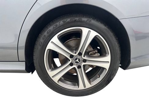 Used 2018 Mercedes-Benz E 300 4MATIC image 9
