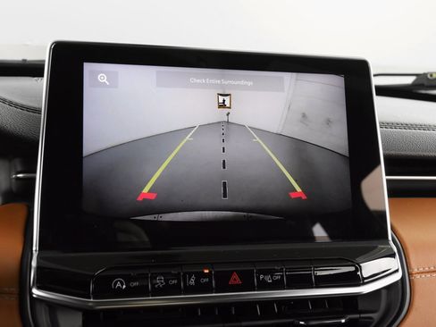 Certified 2024 Jeep Compass Limited image 34