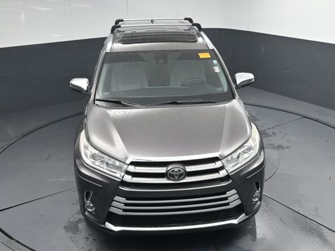 Used 2019 Toyota Highlander XLE image 24